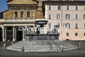 Fountain in Piazza Santa Maria in Trastevere Overview of the fountain | Andrea Jemolo
