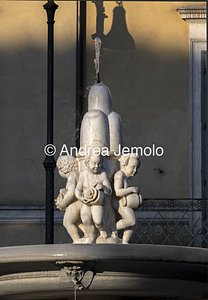 Fountain of Piazza d'Aracoeli Four cherubs holding amphorae | Andrea Jemolo