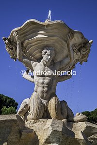 Triton Fountain in Piazza Bocca della Verità Kneeling Triton, sculpted by Francesco Moratti, holding a shell valve that functions as a basin | Andrea Jemolo