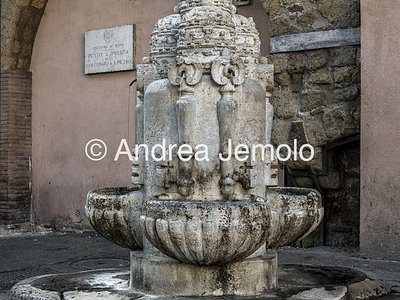 Fontana delle Tiare Visione d'insieme della fontana | Andrea Jemolo