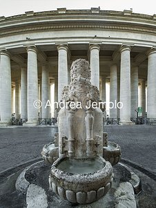 Fontana delle Tiare View of the fountain towards the colonnade of San Pietro | Andrea Jemolo