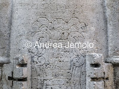 Fontana delle Tiare Particolare di un'incisione con un fascio | Andrea Jemolo