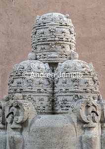 Fontana delle Tiare Detail of papal tiaras | Andrea Jemolo