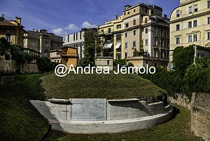 Mausoleo di Lucilio Peto, noto anche come sepolcro dei Lucilii Esterno del mausoleo | Andrea Jemolo