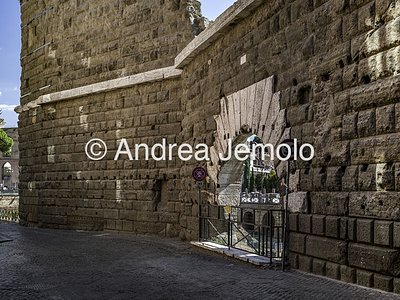 Il muraglione perimetrale di fondo del Foro di Augusto Il muro del foro d'Augusto e l'arco dei Pantani | Andrea Jemolo