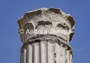 Temple of the Nymphs Corinthian capital in travertine | Andrea Jemolo