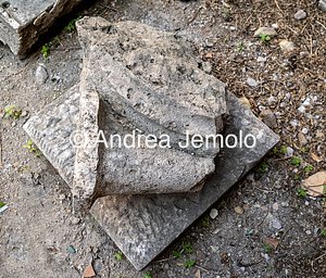 Temple of the Nymphs Corinthian capital in travertine | Andrea Jemolo