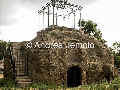 Mausoleo con gazebo in via San Marcellino Visione d'insieme | Andrea Jemolo