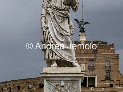Ponte Sant'Angelo e le dieci statue raffiguranti Angeli che portano gli strumenti della Passione San Pietro | Andrea Jemolo