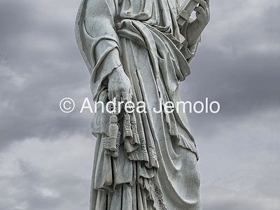 Ponte Sant'Angelo e le dieci statue raffiguranti Angeli che portano gli strumenti della Passione San Pietro | Andrea Jemolo