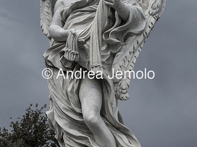 Ponte Sant'Angelo e le dieci statue raffiguranti Angeli che portano gli strumenti della Passione Angelo con le fruste con cui Gesù fu fustigato | Andrea Jemolo