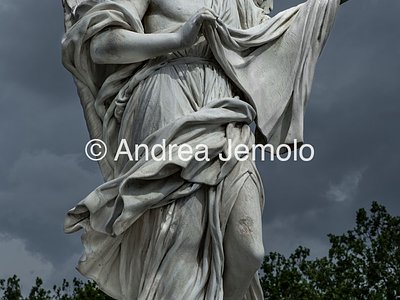 Ponte Sant'Angelo e le dieci statue raffiguranti Angeli che portano gli strumenti della Passione Angelo con Il velo della Veronica sul quale rimase impresso il volto di Gesù | Andrea Jemolo