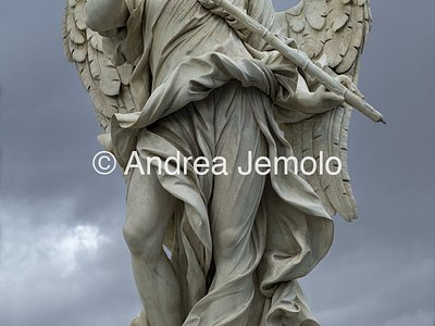 Ponte Sant'Angelo e le dieci statue raffiguranti Angeli che portano gli strumenti della Passione Angelo con la spugna imbevuta di aceto  | Andrea Jemolo