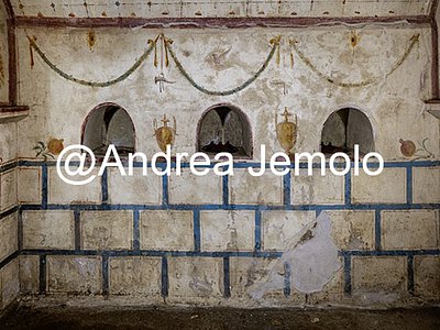 Colombari via Pescara, via Taranto - Parete lunga con tre nicchie Colombario N° 1 via Pescara, via Taranto | Andrea Jemolo