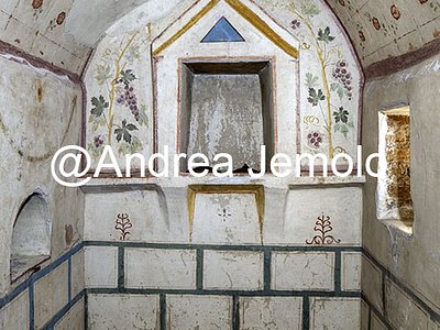 Colombari via Pescara, via Taranto - Parete lunga con tre nicchie Colombario N° 1 via Pescara, via Taranto - Pareti corte con due edicole a tempietto | Andrea Jemolo