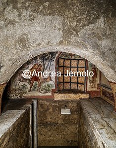 Ipogeo di via Livenza Ipogeo di via Livenza - Affresco con Diana mentre caccia una coppia di cervi | Andrea Jemolo