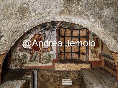 Ipogeo di via Livenza Ipogeo di via Livenza - Affresco con Diana mentre caccia una coppia di cervi | Andrea Jemolo
