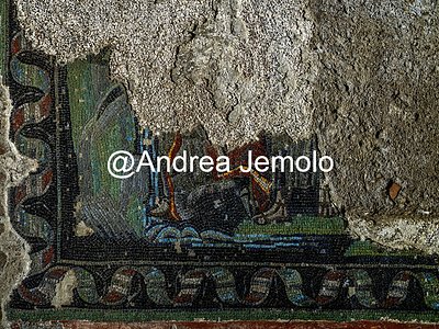 Ipogeo di via Livenza Ipogeo di via Livenza - Parte inferiore di una decorazione a mosaico dove sono ritratti due personaggi | Andrea Jemolo