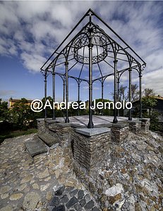 Mausoleo con gazebo in via San Marcellino Il gazabo in ferro | Andrea Jemolo