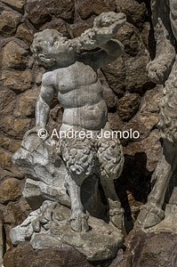 Villa Sciarra Fontana dei Satiri o Fontana dei Fauni - Satiro che soffia dentro una conchiglia | Andrea Jemolo