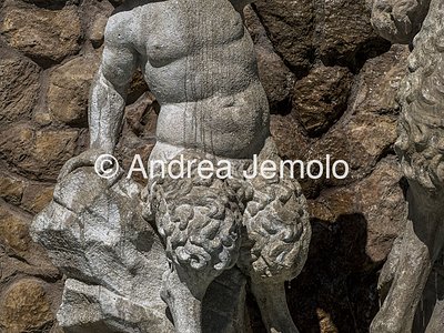 Villa Sciarra Fontana dei Satiri o Fontana dei Fauni - Satiro che soffia dentro una conchiglia | Andrea Jemolo