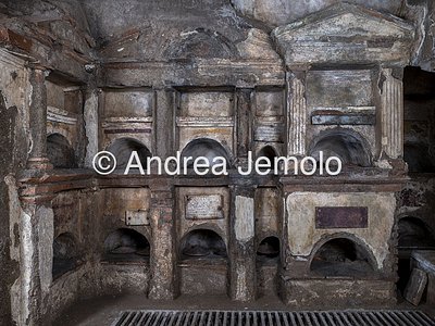 Colombario di Pomponio Hylas Nicchie per i vasi per conservare le ceneri dei defunti | Andrea Jemolo