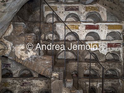 Colombario di Pomponio Hylas Parete lungo le scale con nicchie per i vasi per le ceneri dei defunti | Andrea Jemolo