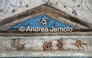 Columbarium of Pomponius Hylas is Painting and stucco decoration of the tympanum of the central aedicule | Andrea Jemolo