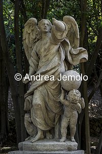 Villa Sciarra Sandstone statue of the Arborean Exedra | Andrea Jemolo