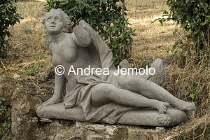 Villa Sciarra Sandstone statue | Andrea Jemolo