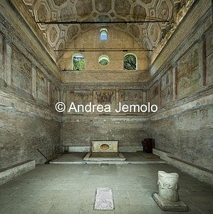Church of Sant'Urbano alla Caffarella Interior towards the altar | Andrea Jemolo