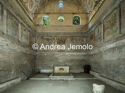 Chiesa di Sant'Urbano alla Caffarella Interno verso l'altare | Andrea Jemolo