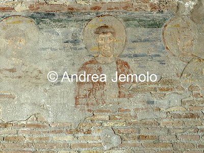 Chiesa di Sant'Urbano alla Caffarella Affreschi di Santi nelle pareti inferiori - pittura muraria | Andrea Jemolo
