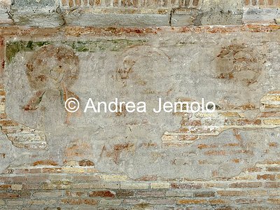 Chiesa di Sant'Urbano alla Caffarella Affreschi di Santi nelle pareti inferiori - pittura muraria | Andrea Jemolo