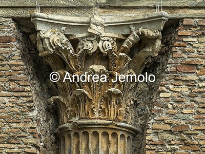 Chiesa di Sant'Urbano alla Caffarella Capitello del tempio dedicato a Cerere e Faustina | Andrea Jemolo