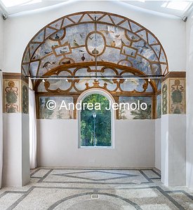Villa Borghese Giardini - Padiglione dell’Uccelliera, Salone affrescato con I raffinati affreschi interni con motivi agresti, pergole, festoni e uccelli esotici  | Andrea Jemolo