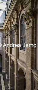 Oratorio dei Filippini Sala Borromini o Oratorio - Cortile d'Onore con finestre e lesene | Andrea Jemolo