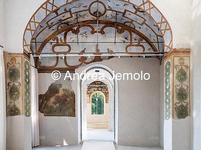 Villa Borghese Giardini - Padiglione dell’Uccelliera, salone affrescato con I raffinati affreschi interni con motivi agresti, pergole, festoni e uccelli esotici  | Andrea Jemolo