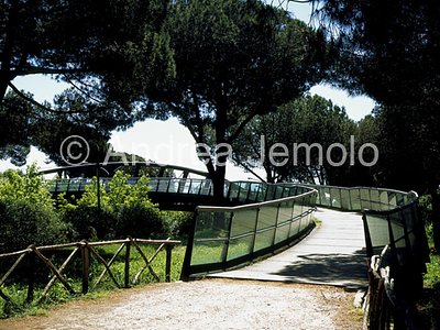 Pedestrian bridge in Villa Pamphili From the park - west side | Andrea Jemolo