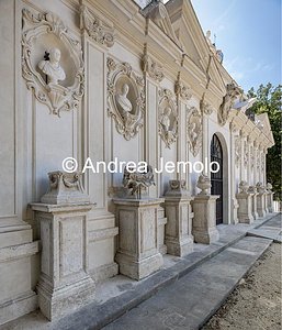 Villa Borghese Padiglione dell’Uccelliera, Prospetto ovest con Busti dentro nicchie ovali | Andrea Jemolo
