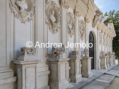 Villa Borghese Padiglione dell’Uccelliera, Prospetto ovest con Busti dentro nicchie ovali | Andrea Jemolo