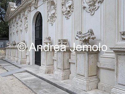 Villa Borghese Padiglione dell’Uccelliera, Prospetto ovest con Busti dentro nicchie ovali | Andrea Jemolo