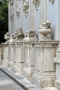 Villa Borghese Padiglione dell’Uccelliera, Prospetto ovest con Busti dentro nicchie ovali | Andrea Jemolo