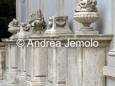 Villa Borghese Padiglione dell’Uccelliera, Prospetto ovest con Busti dentro nicchie ovali | Andrea Jemolo
