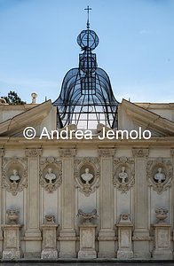 Villa Borghese Padiglione dell’Uccelliera, Prospetto ovest con Busti dentro nicchie ovali e la voliera di ferro | Andrea Jemolo