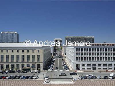 EUR L'EUR dall'alto del Palazzo dei Congressi verso il Palazzo della Civiltà del Lavoro | Andrea Jemolo