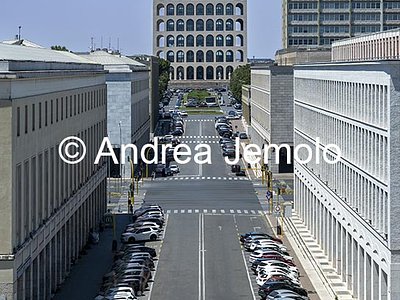 EUR L'EUR dall'alto del Palazzo dei Congressi verso il Palazzo della Civiltà del Lavoro | Andrea Jemolo