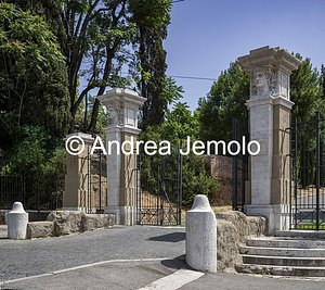 Parco del Colle Oppio Ingresso Monumentale su via Nicola Salvi | Andrea Jemolo