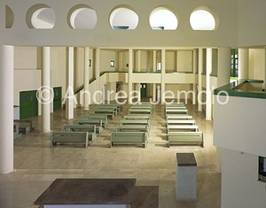Cappella di San Tommaso d'Aquino a Tor Vergata Aula dal presbiterio | Andrea Jemolo