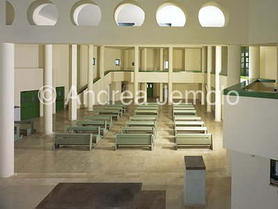 Chapel of San Tommaso d'Aquino in Tor Vergata Hall from the presbytery | Andrea Jemolo